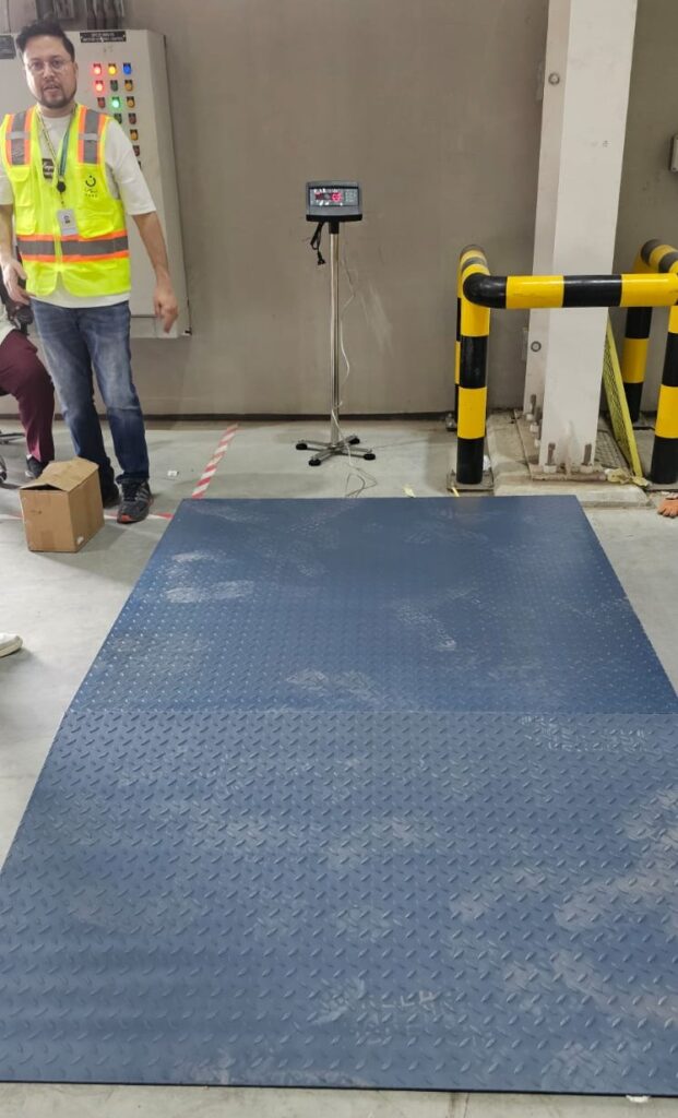 Heavy Duty Industrial Floor Scale. industrial weighing supplier